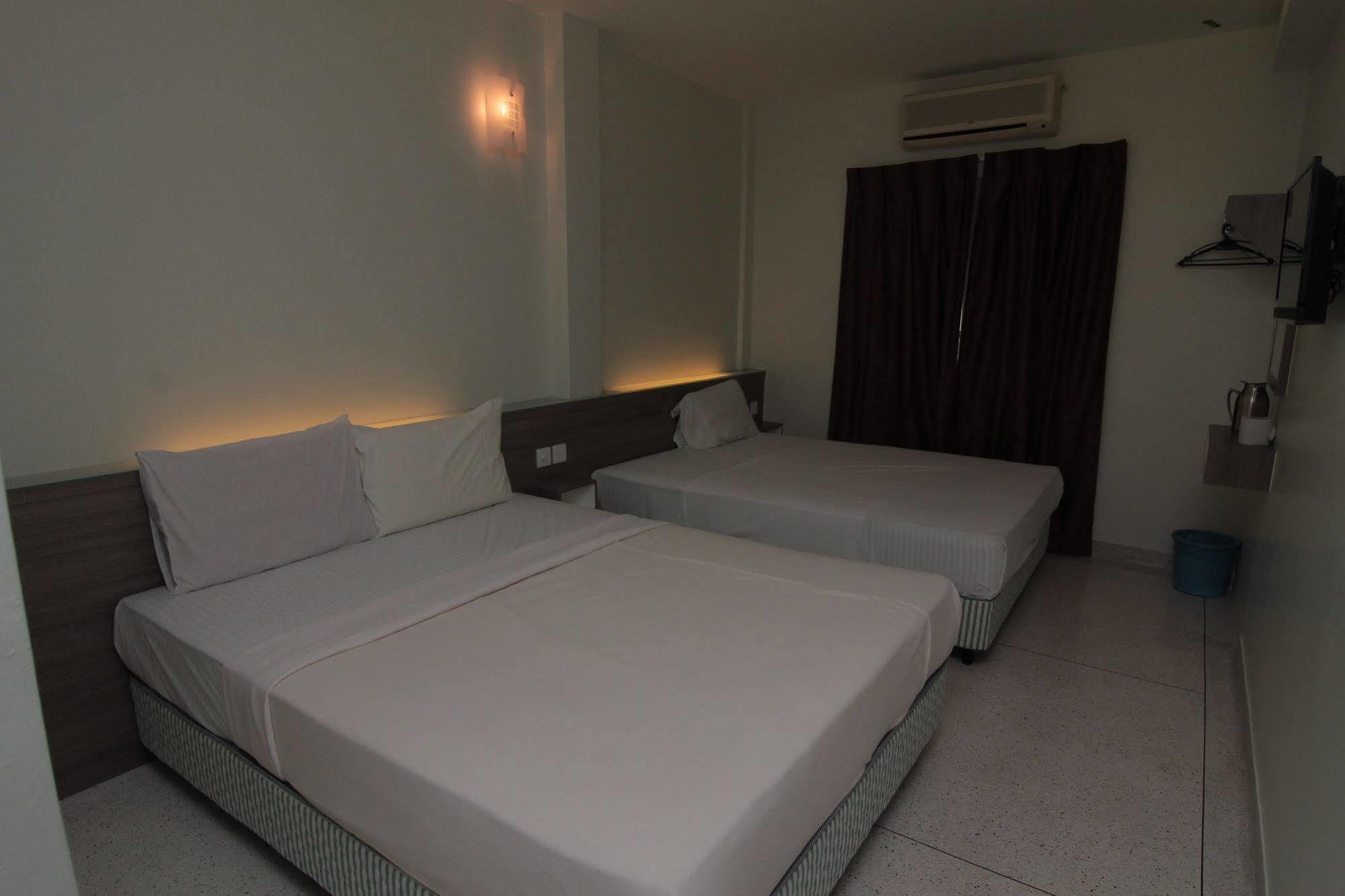 Qish Hotel